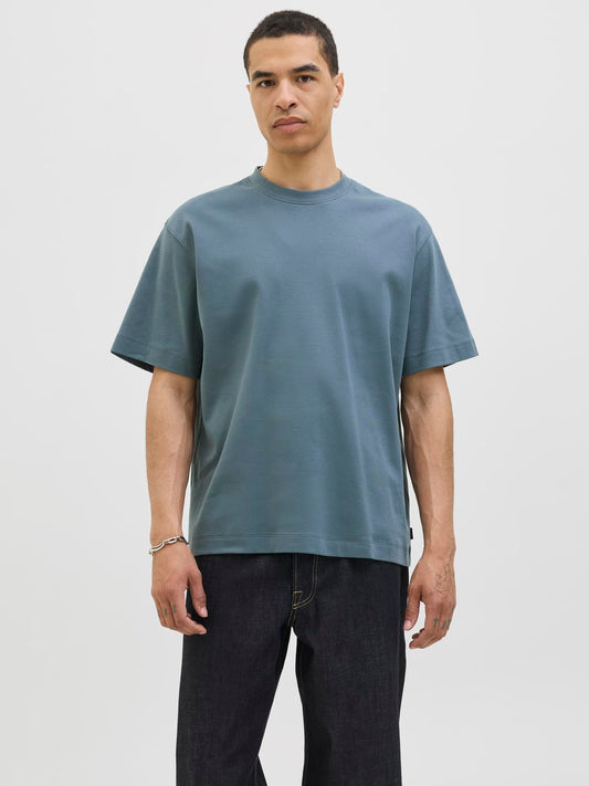 model_shot-front
