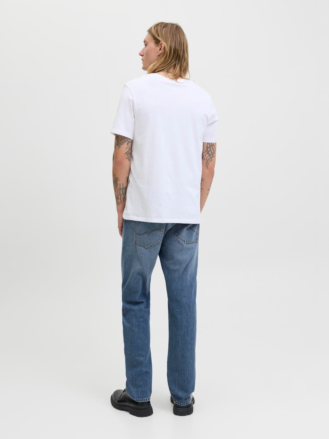model_shot-back