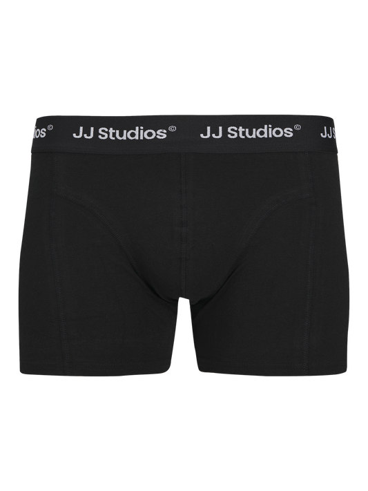 model_shot-front