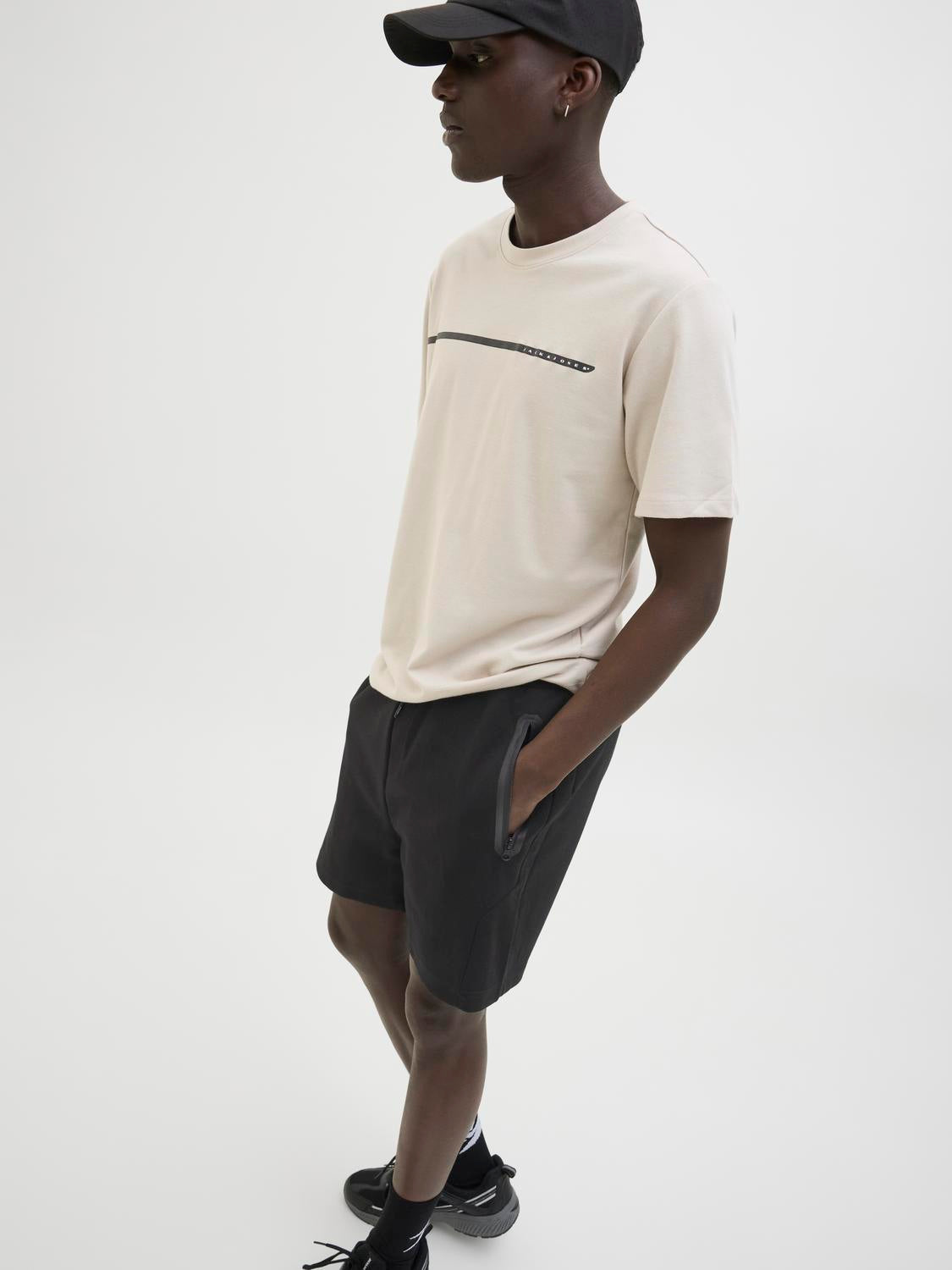 model_shot-creative