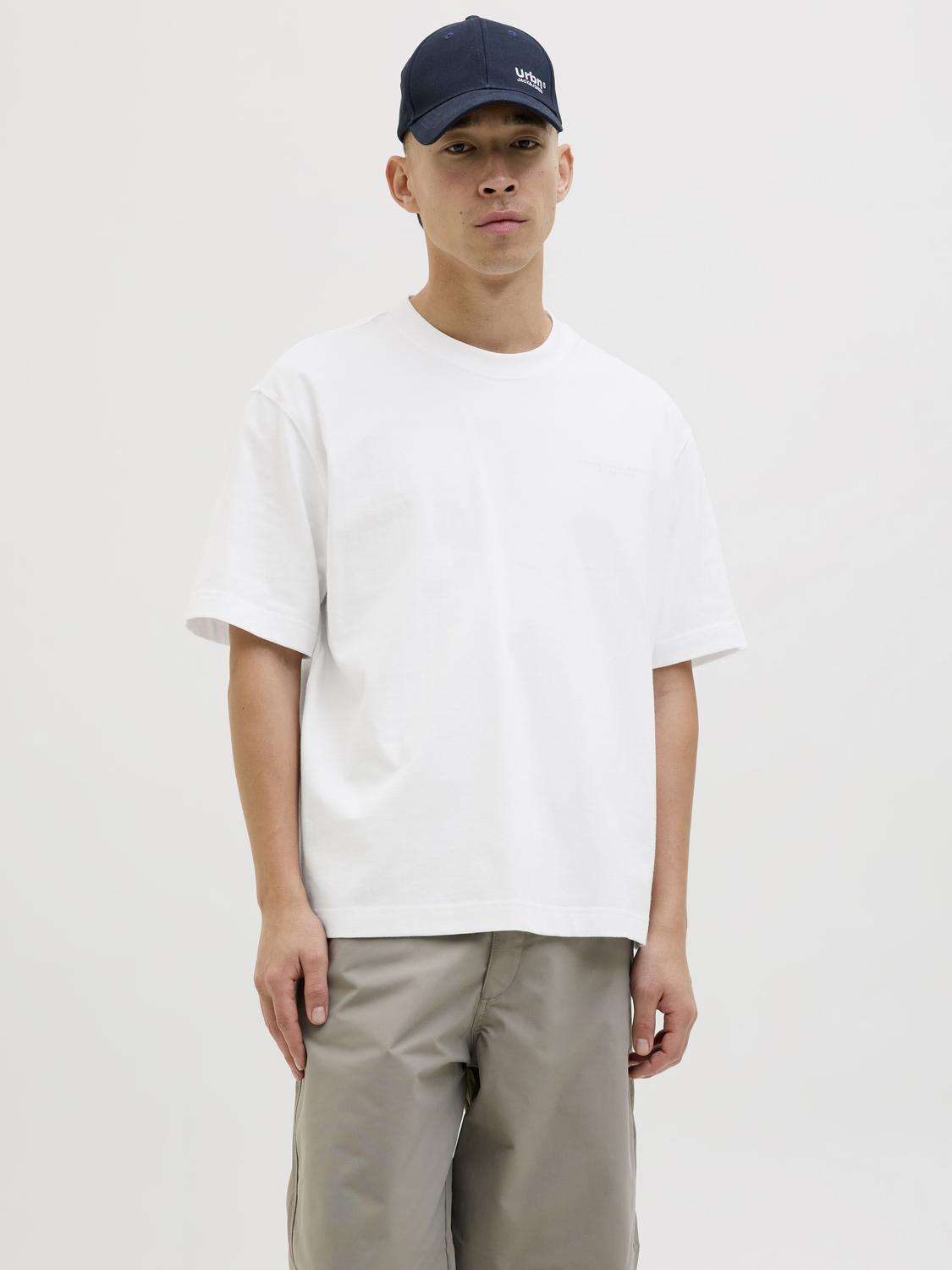 model_shot-front