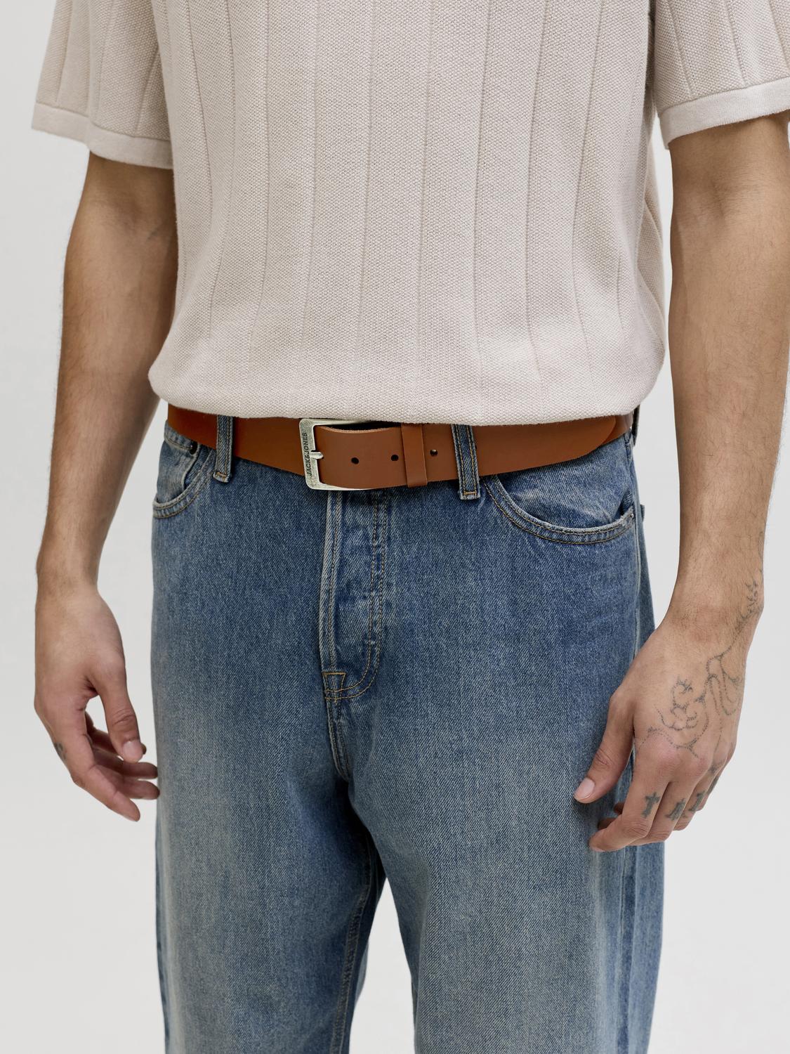 model_shot-front