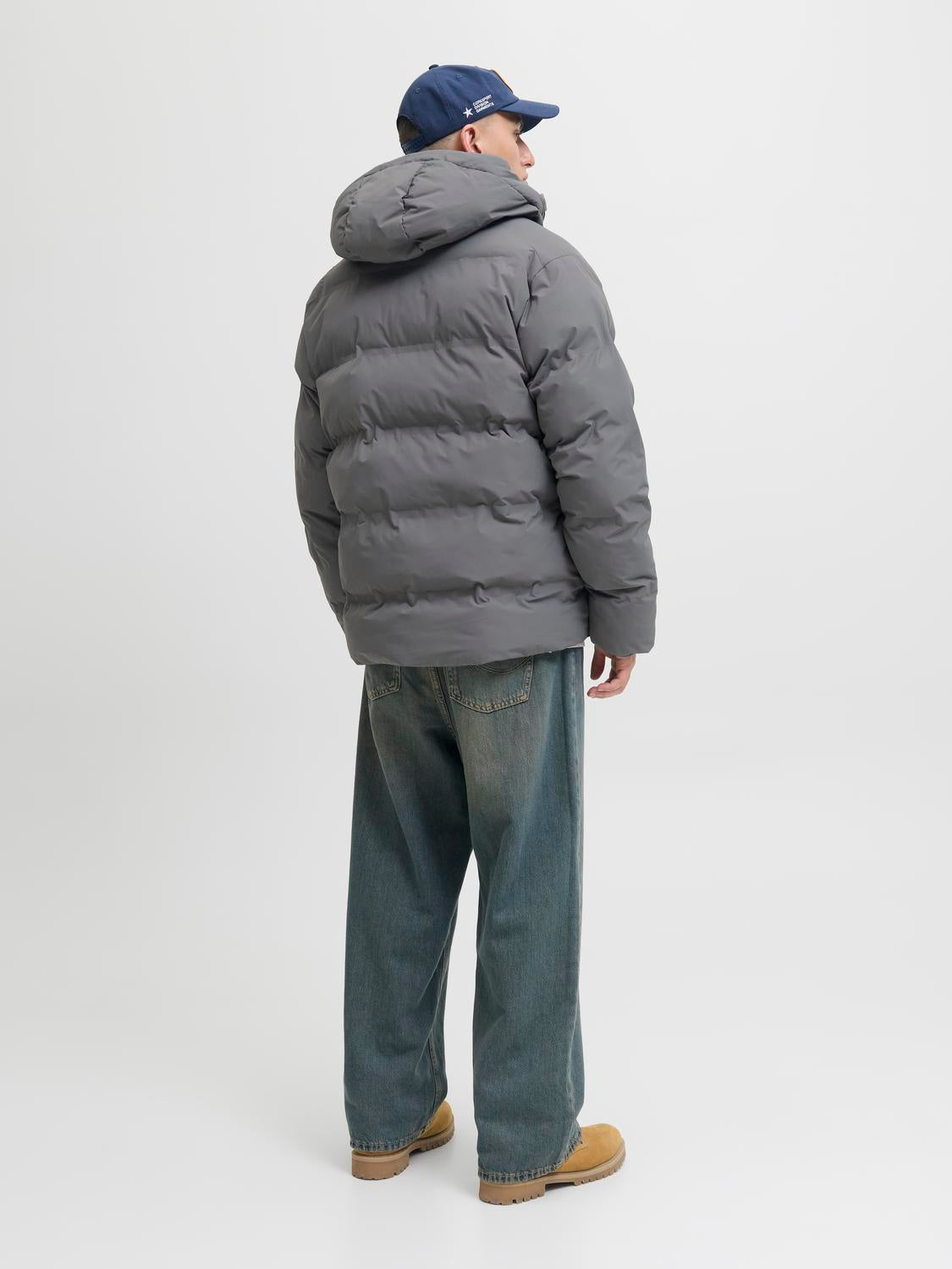 model_shot-back