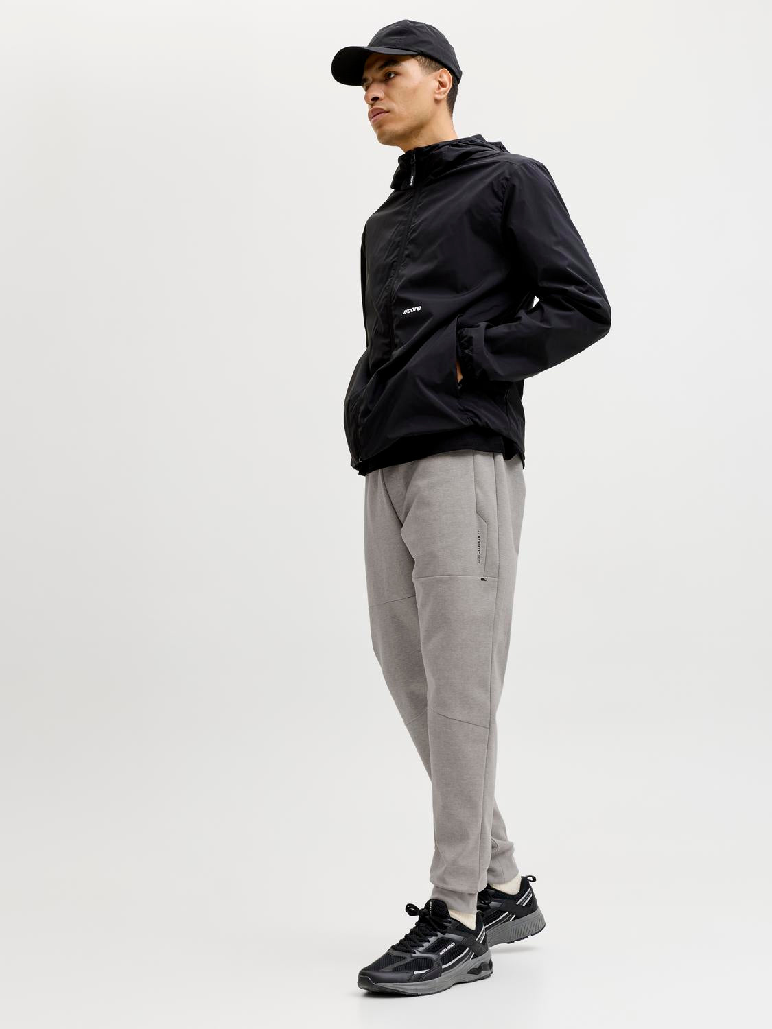 model_shot-creative