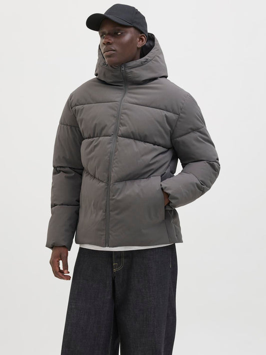 model_shot-front