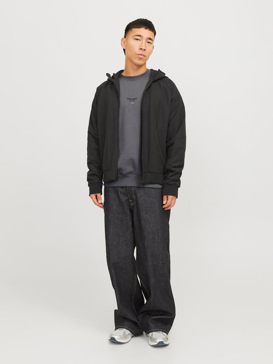 model_shot-front_full