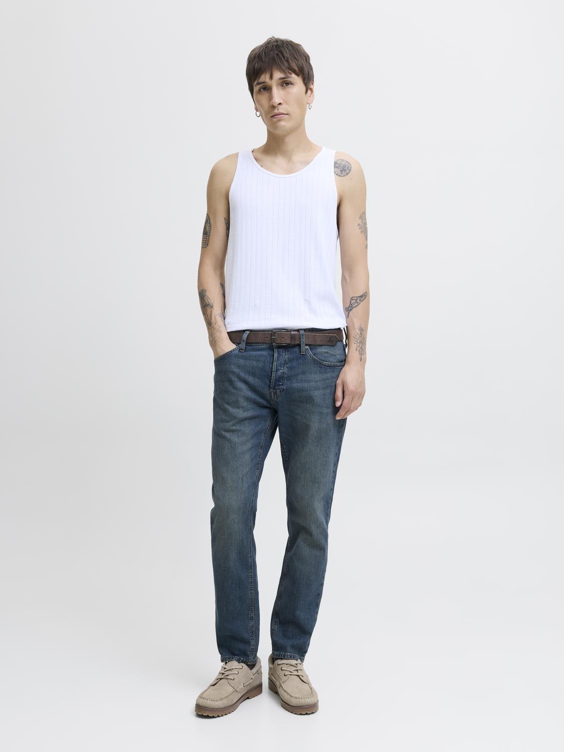 model_shot-front_full