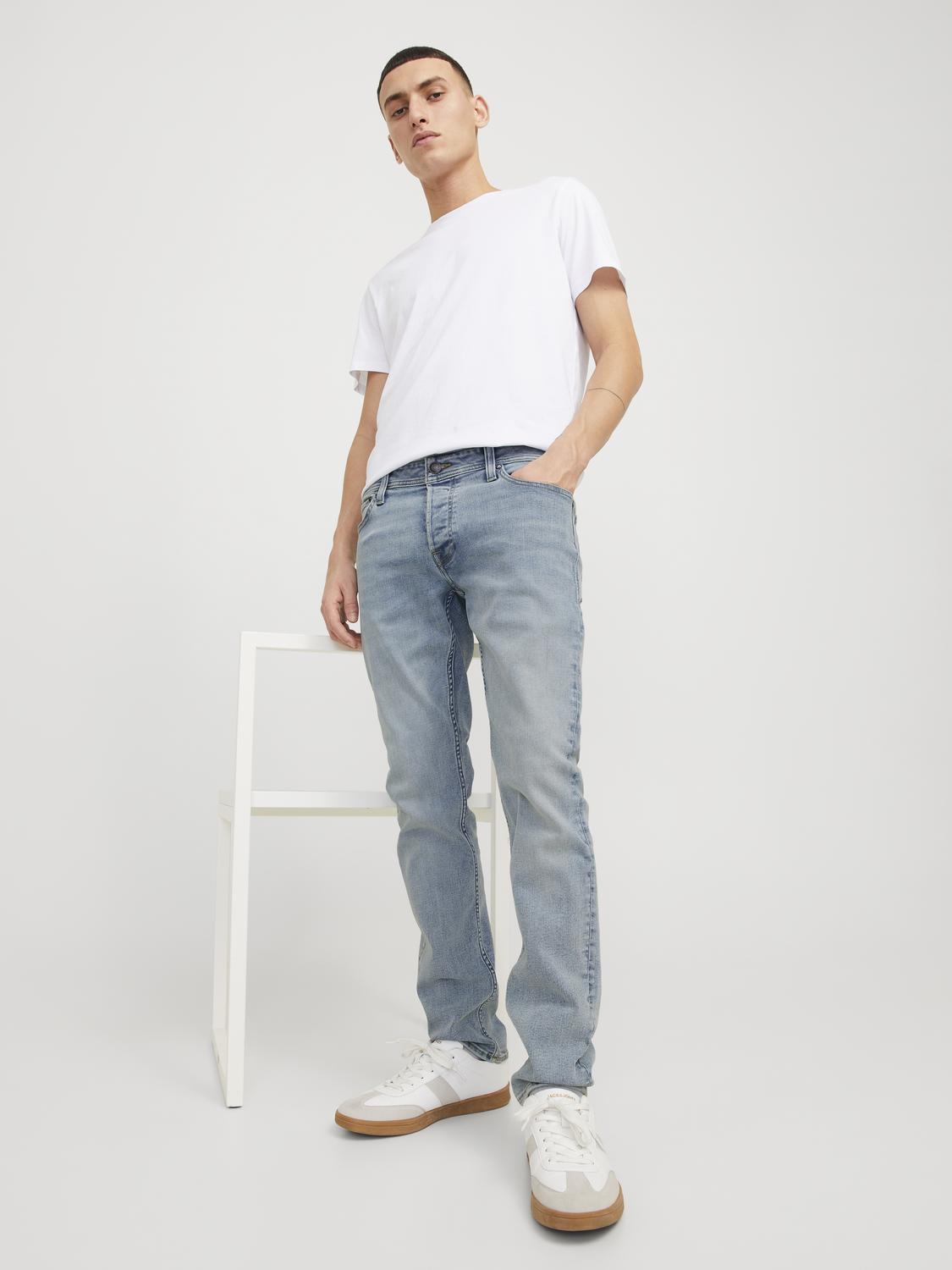 model_shot-creative