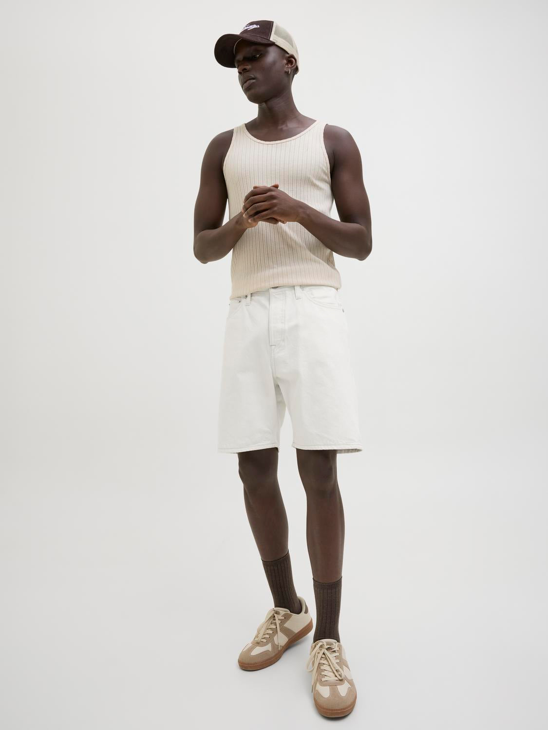 model_shot-creative
