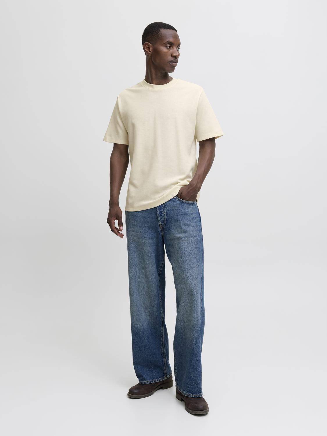 model_shot-front_full