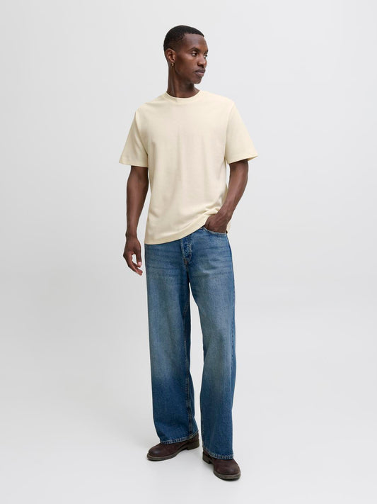 model_shot-front_full