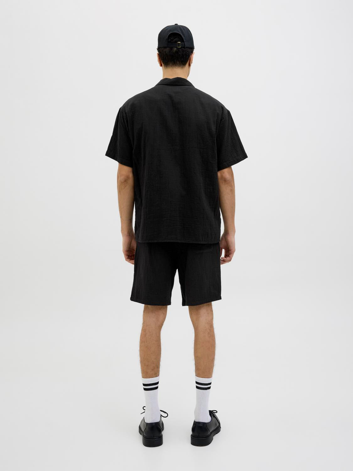 model_shot-back