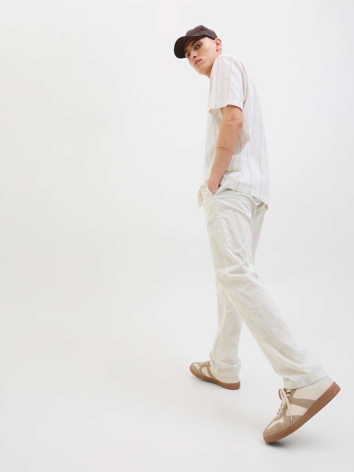 model_shot-creative