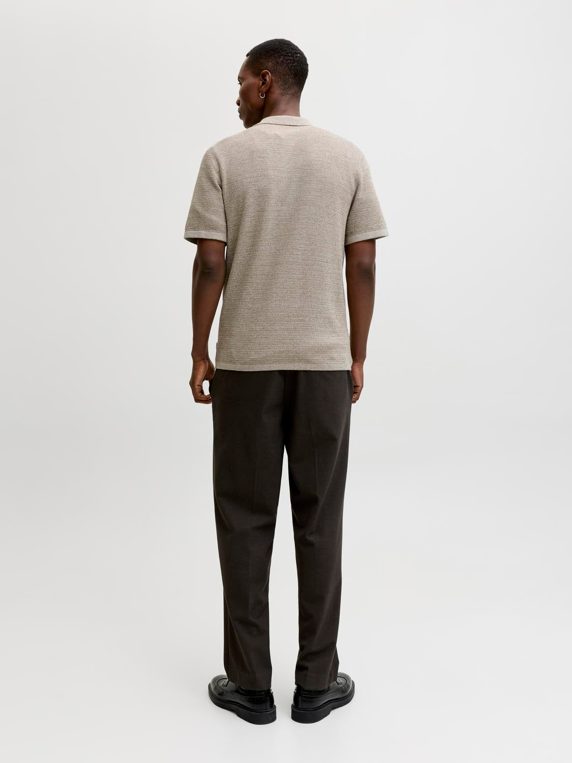model_shot-back