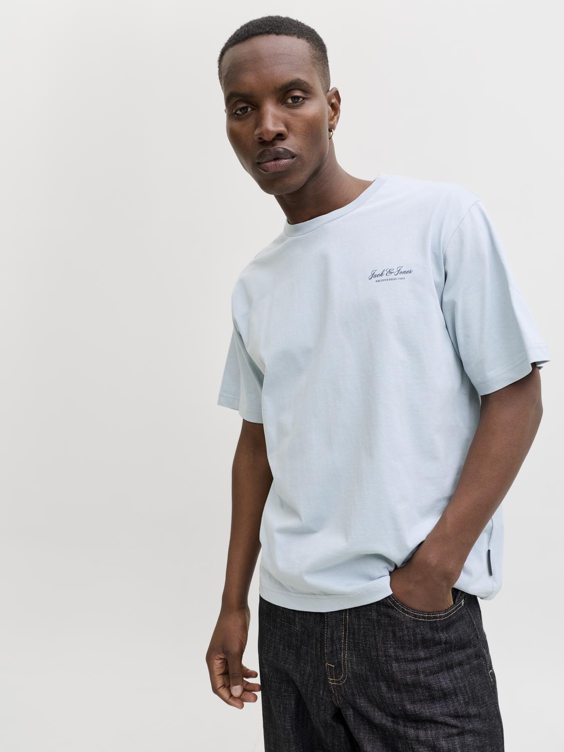 model_shot-creative