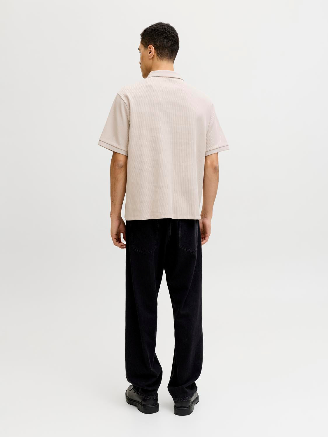 model_shot-back