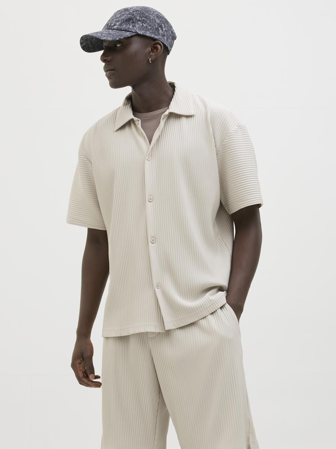 model_shot-front