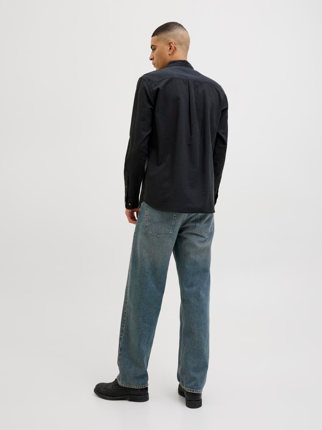 model_shot-back