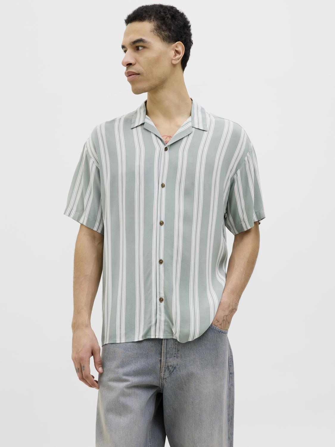 model_shot-front