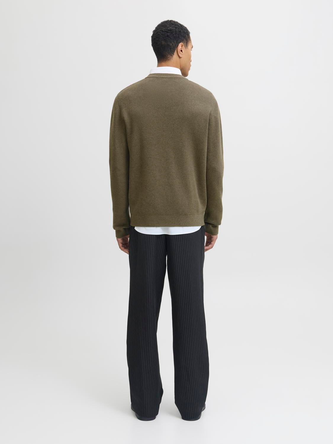 model_shot-back