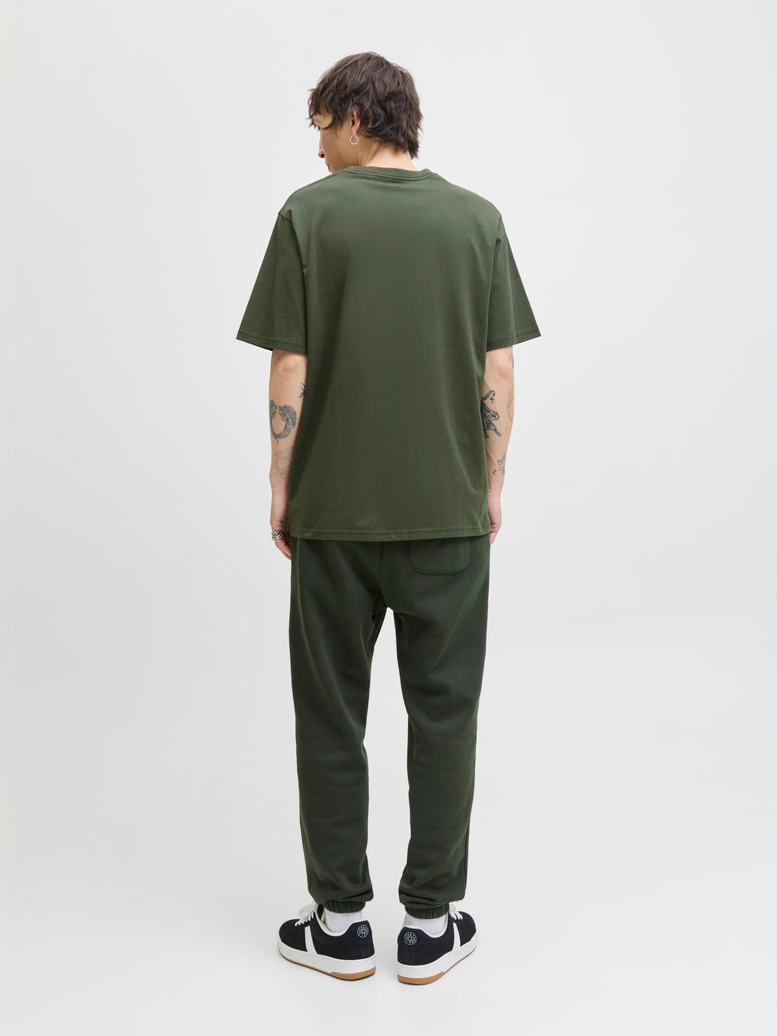 model_shot-back