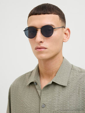 model_shot-front