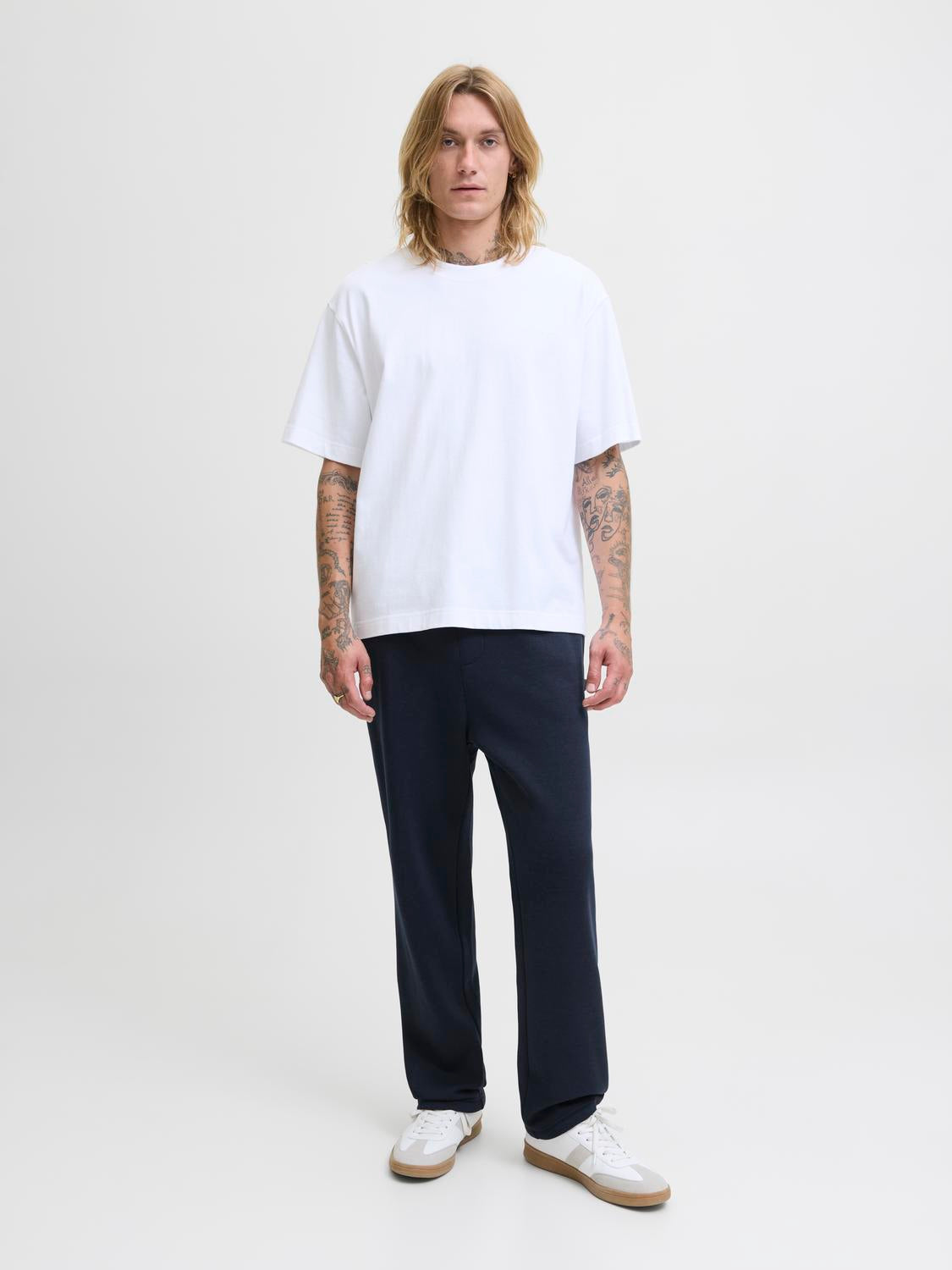 model_shot-front_full