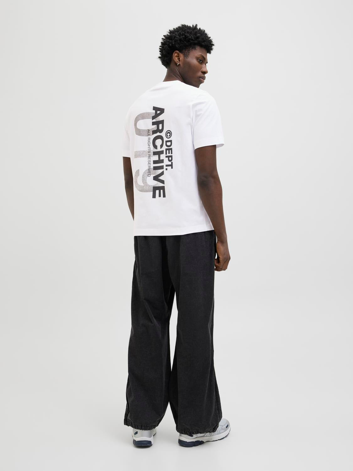 model_shot-back