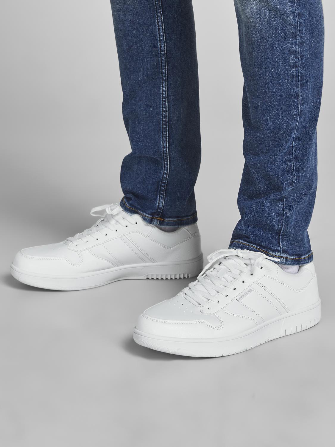 model_shot-front