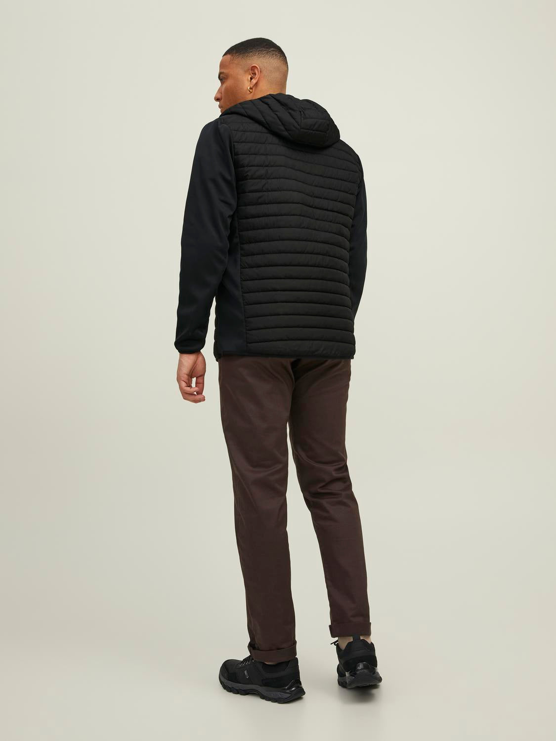 model_shot-back