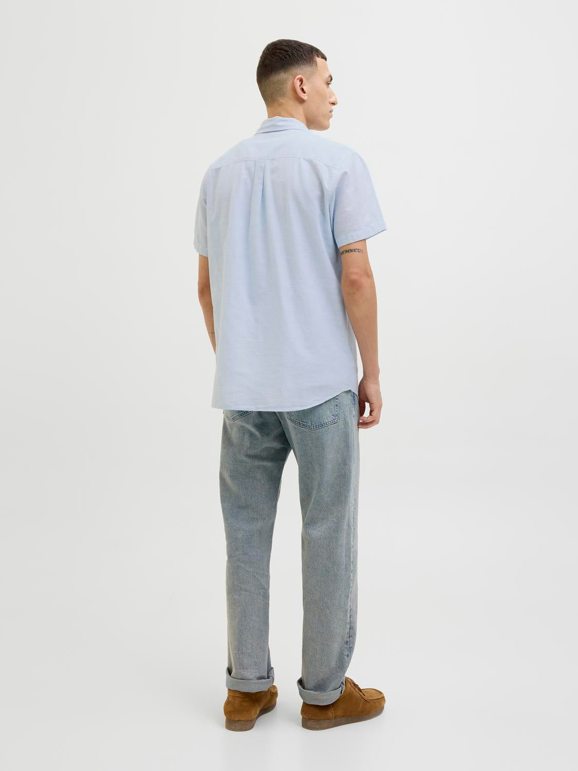 model_shot-back