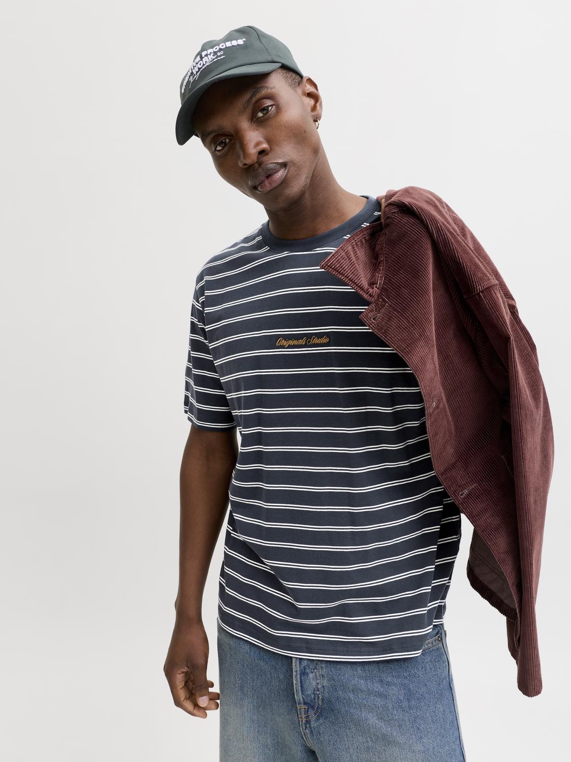 model_shot-creative