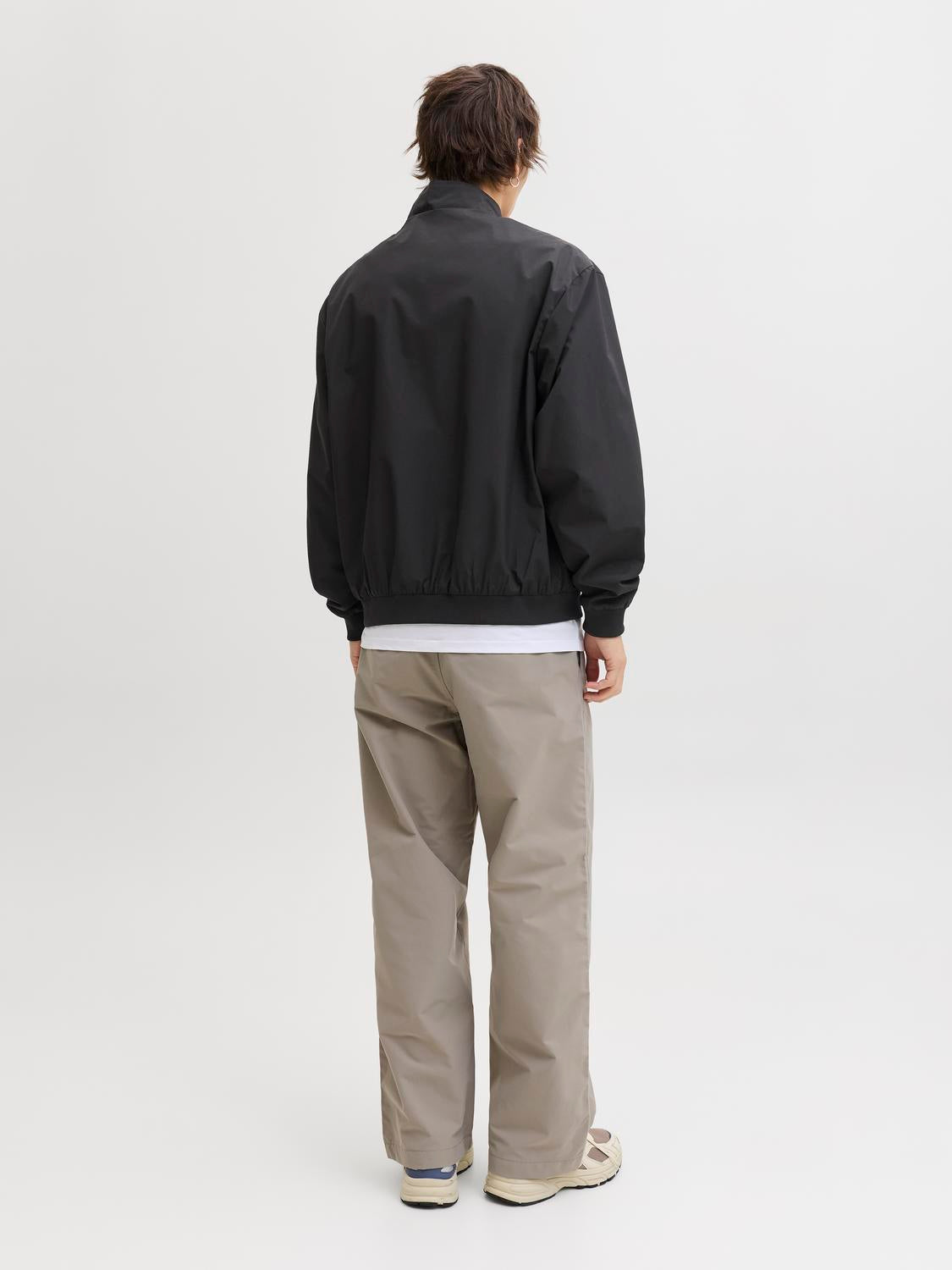 model_shot-back