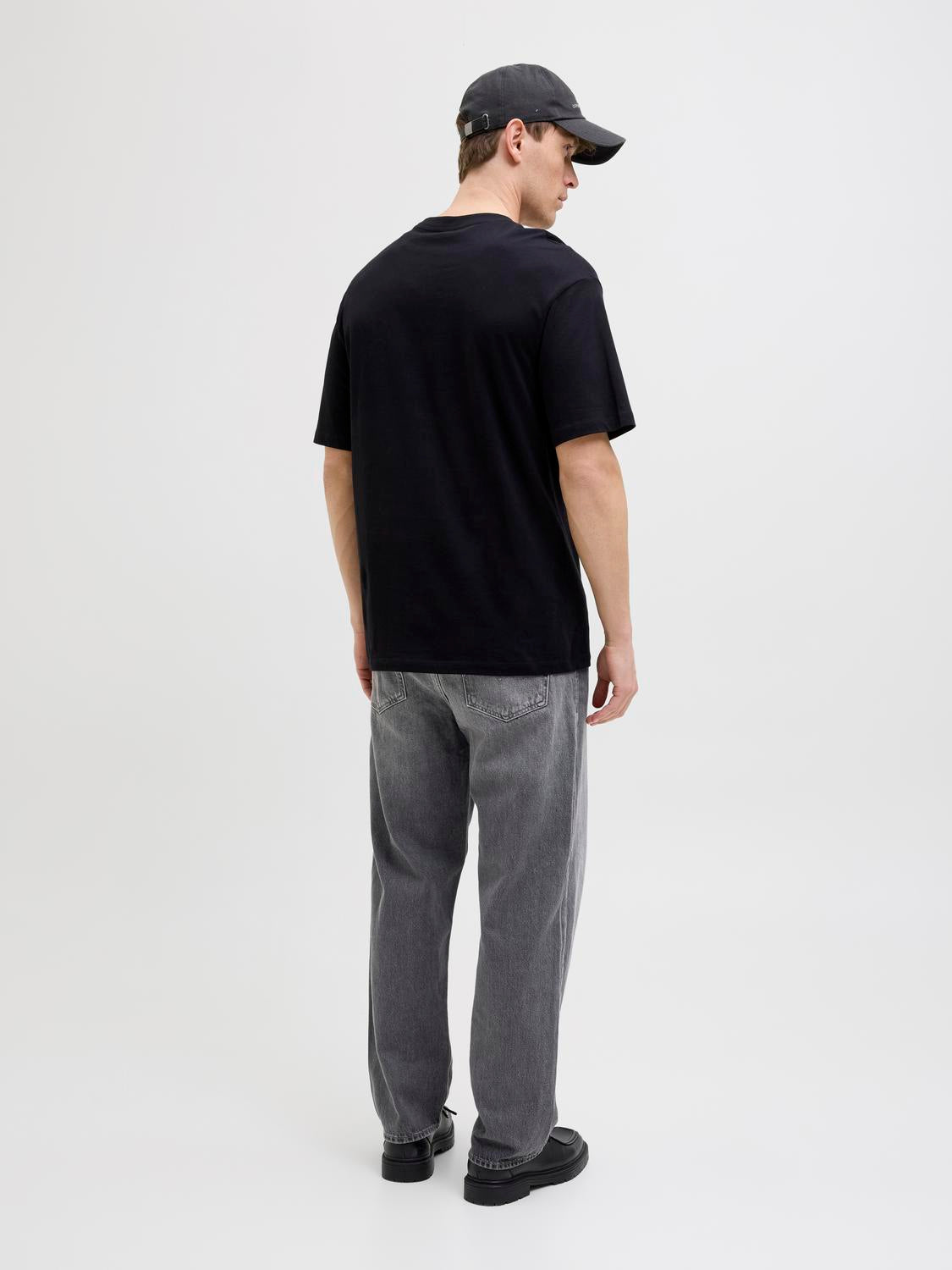 model_shot-back