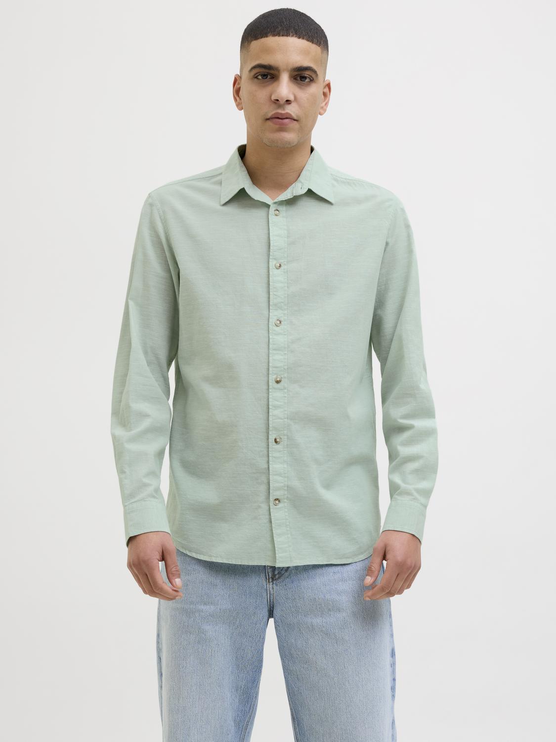 model_shot-front