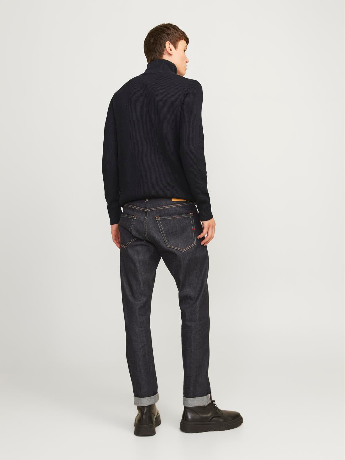 model_shot-back