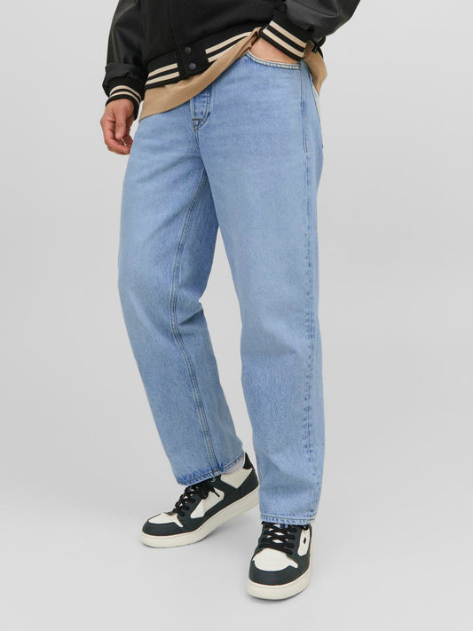 model_shot-front