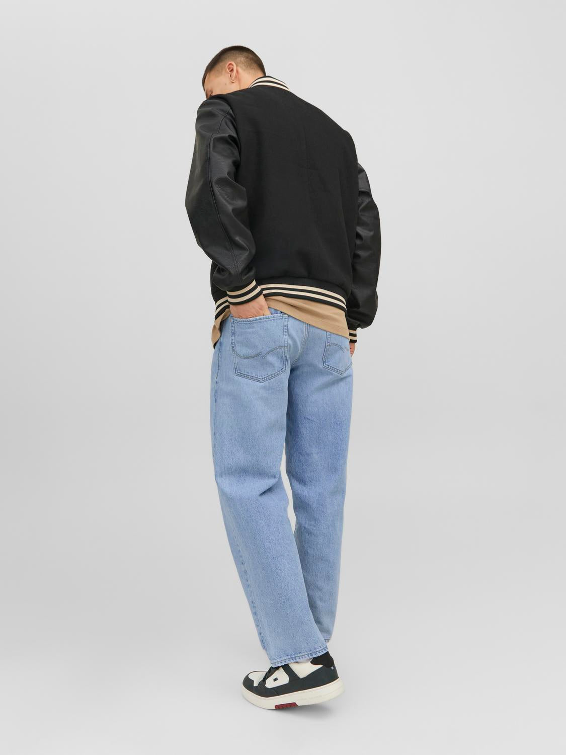 model_shot-back
