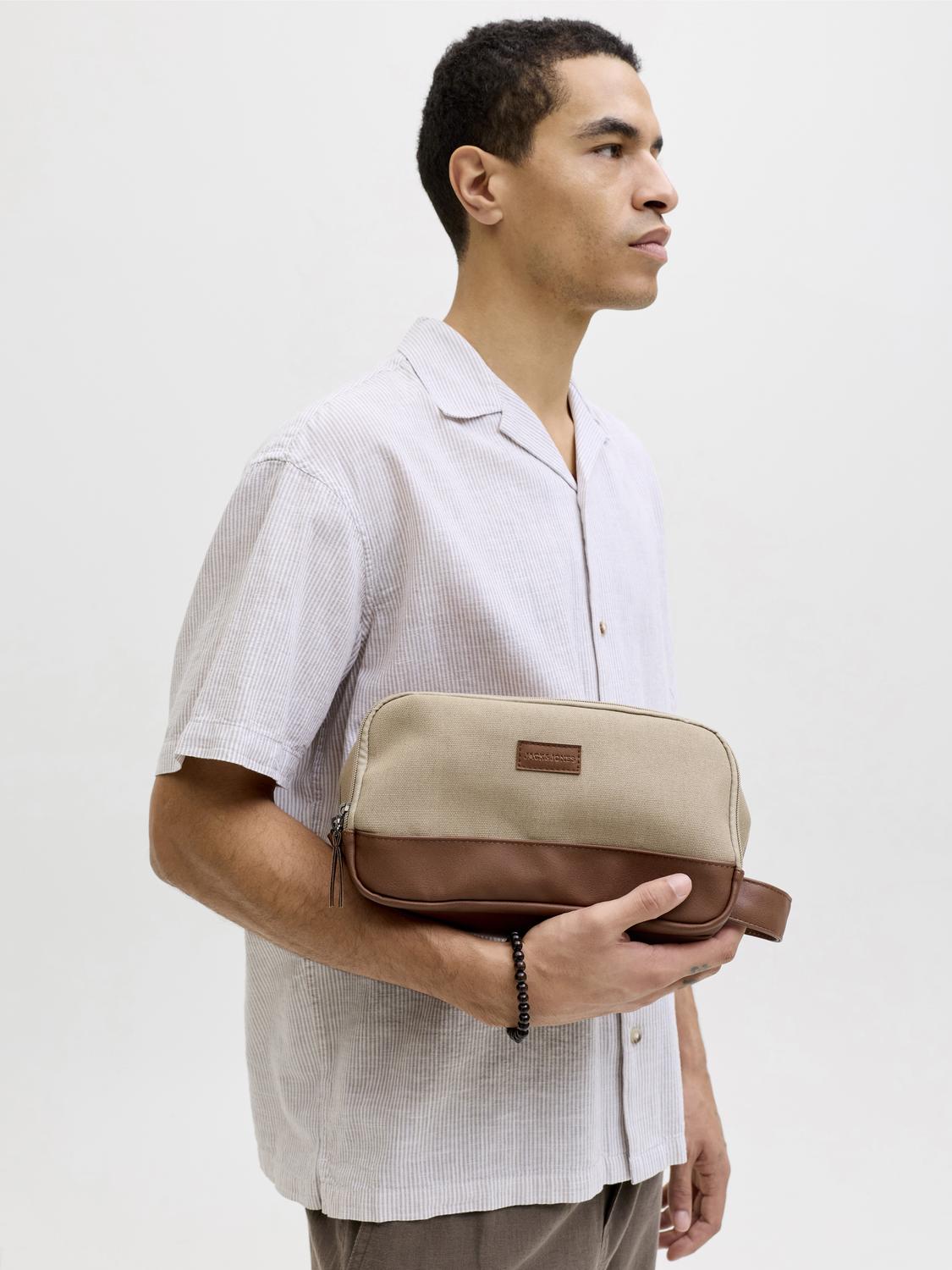model_shot-front
