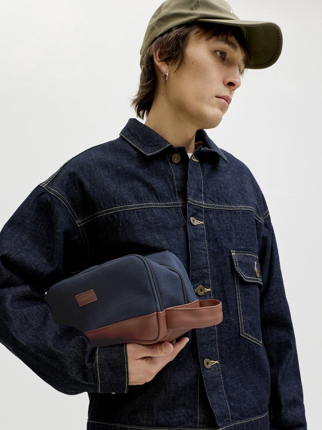 model_shot-front