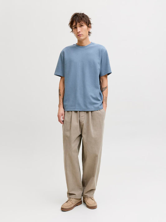 model_shot-front_full