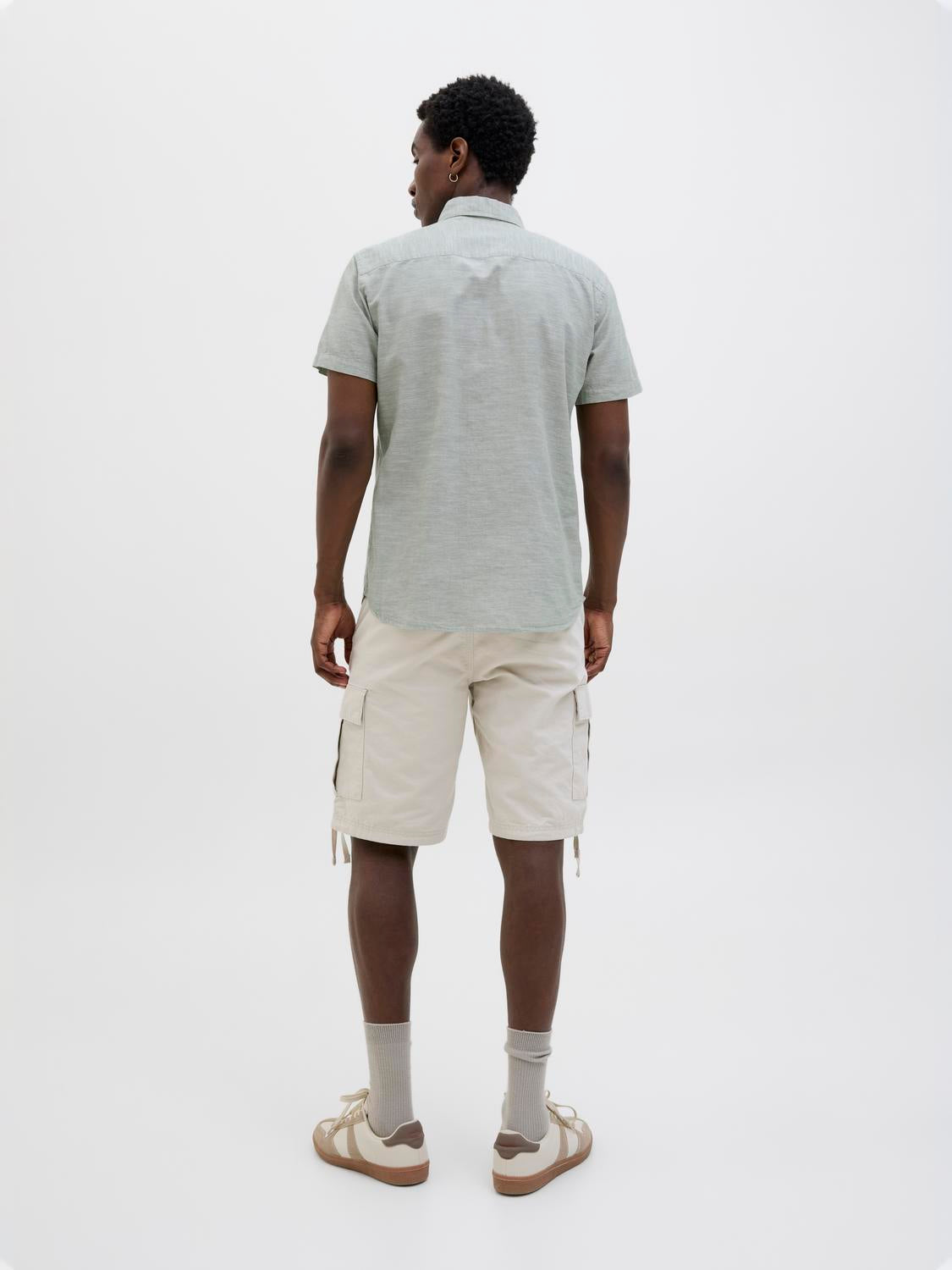 model_shot-back