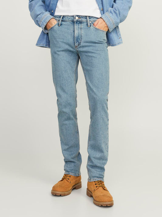 model_shot-front
