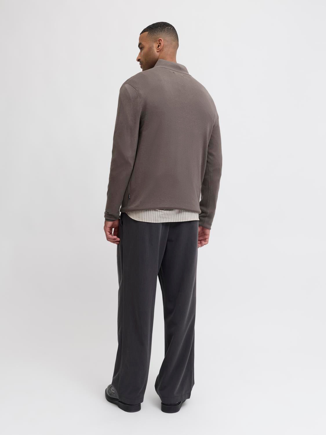 model_shot-back
