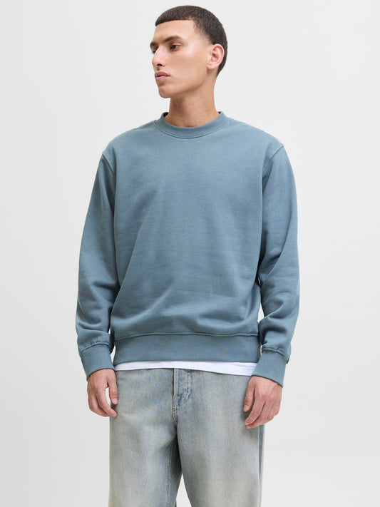 model_shot-front