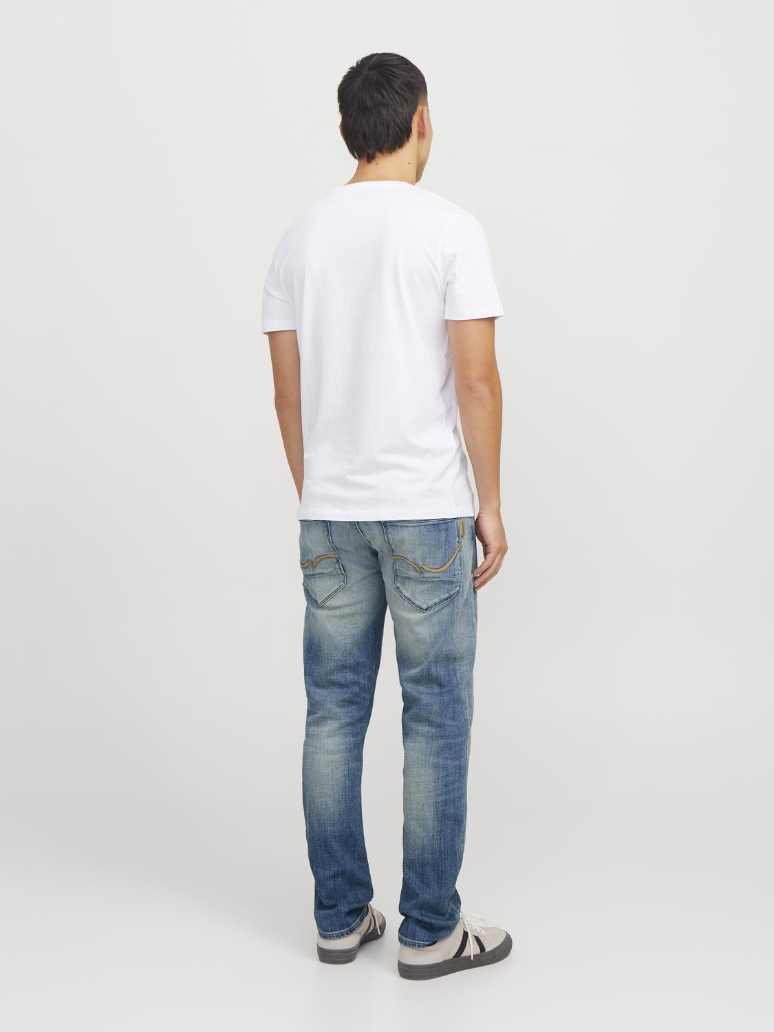 model_shot-back