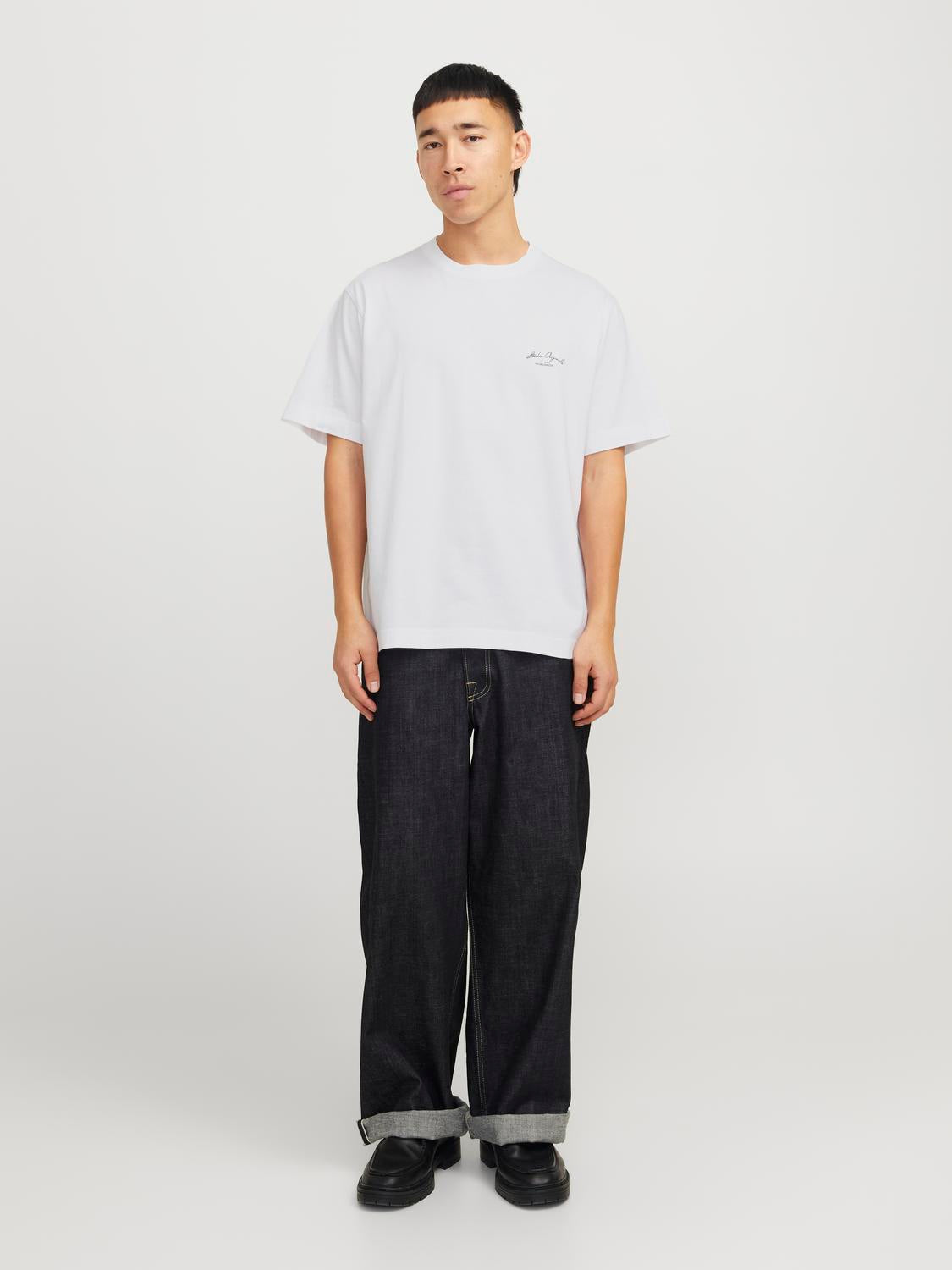 model_shot-front_full