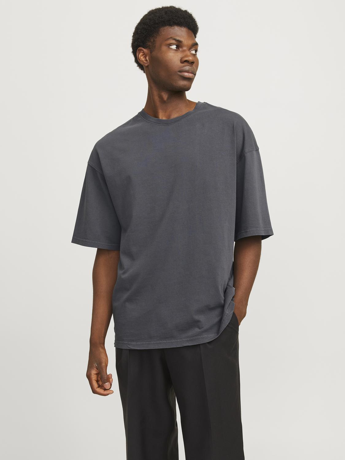 model_shot-front