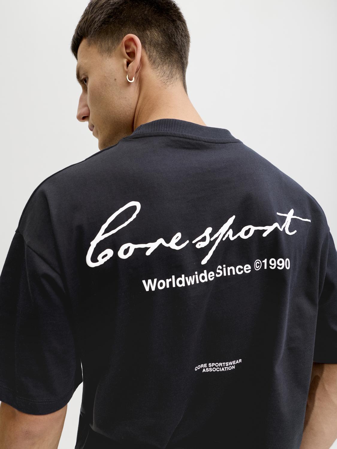model_shot-creative