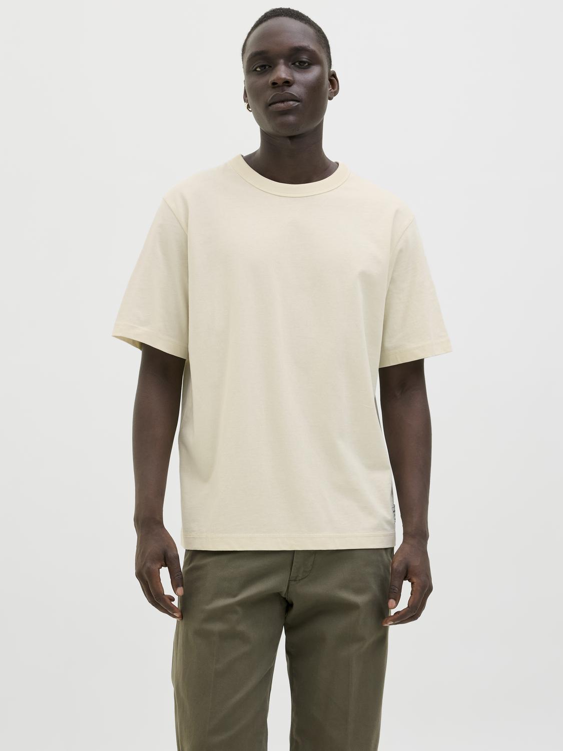 model_shot-front